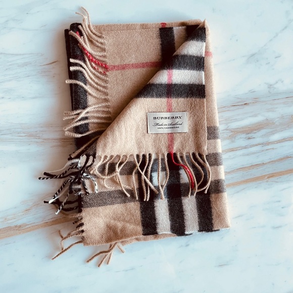 Burberry Check Cashmere Scarf - Picture 4 of 6
